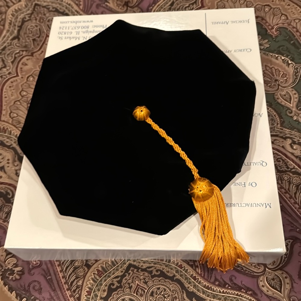Doctorial hat